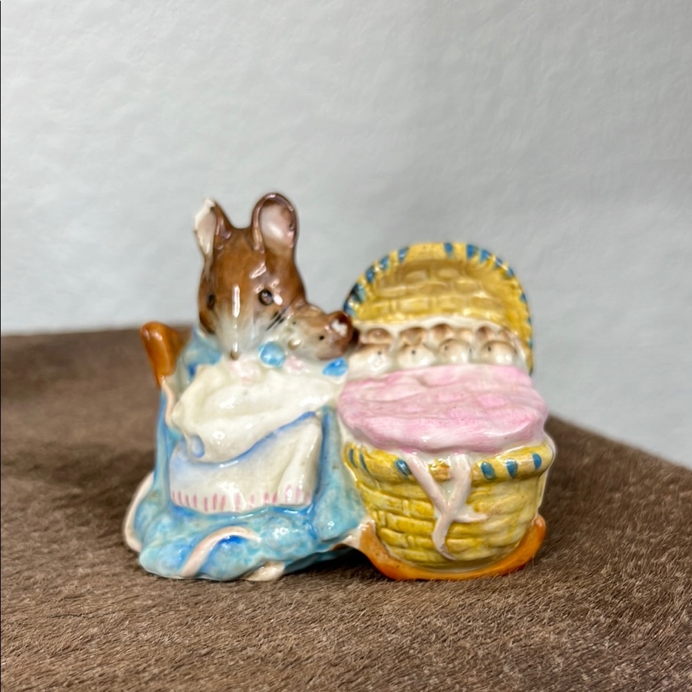 Beatrix Potter Ceramic Bunny Hunca Munca Figurine Beswick England